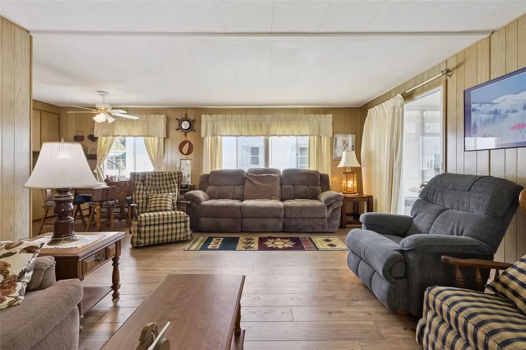 13 Cocos Plumosa Drive Eustis FL 32726
