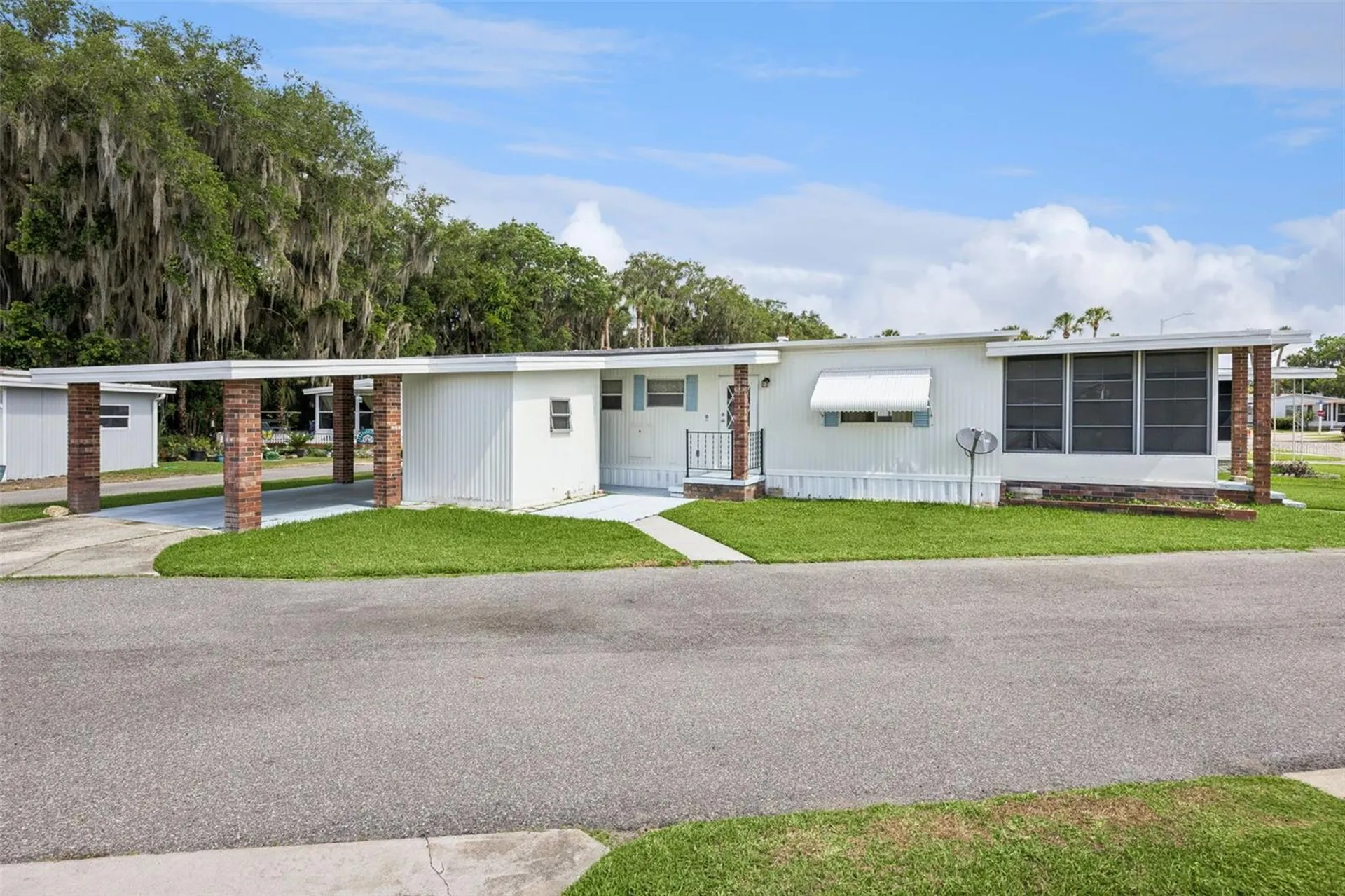 13 Cocos Plumosa Drive Eustis FL 32726