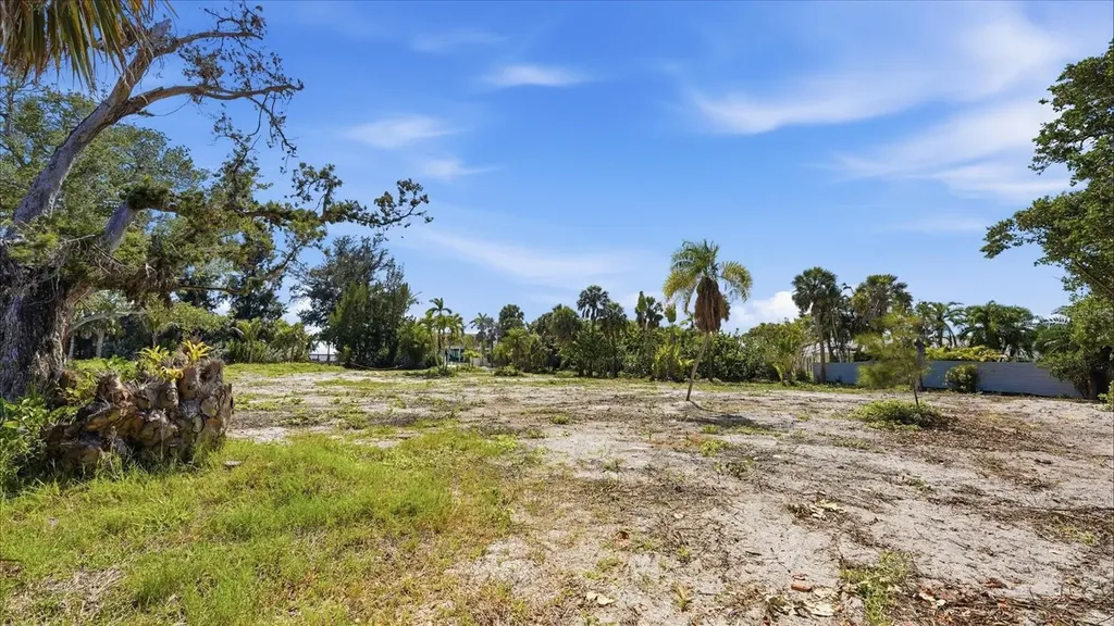 7723 Sanderling Road Sarasota FL 34242