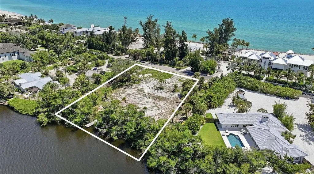 7723 Sanderling Road Sarasota FL 34242
