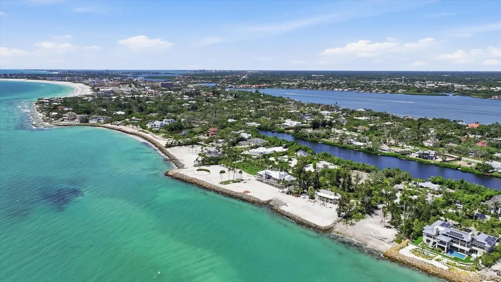 7723 Sanderling Road Sarasota FL 34242