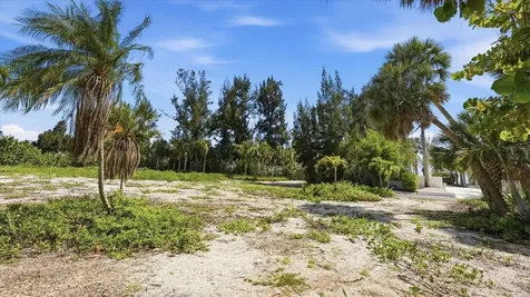 7723 Sanderling Road Sarasota FL 34242