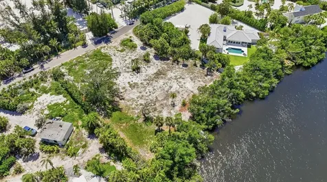 7723 Sanderling Road Sarasota FL 34242