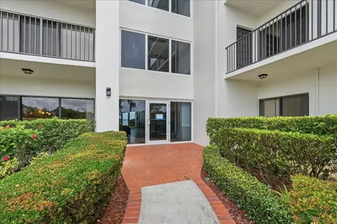 401 Mariner Drive Tarpon Springs FL 34689