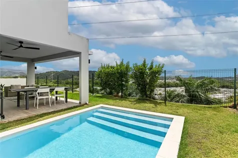 111 Granate Guaynabo PR 00971