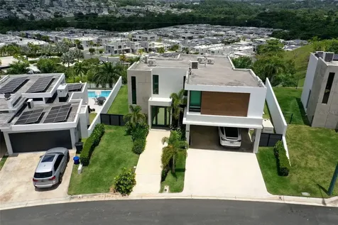 111 Granate Guaynabo PR 00971