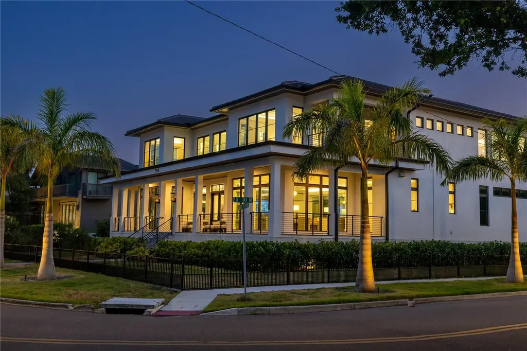 2926 Coffee Pot Boulevard NE St Petersburg FL 33704