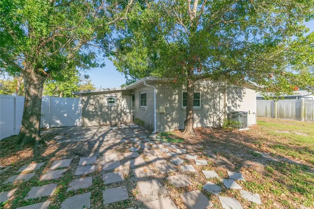 6321 S Renellie Court Tampa FL 33616