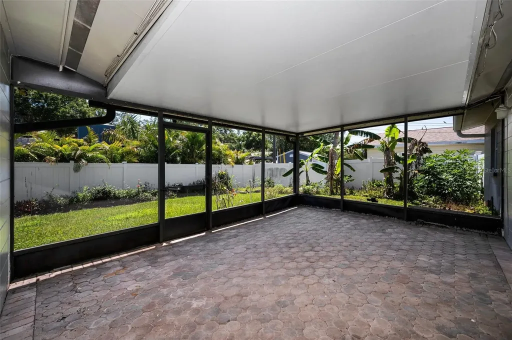 9083 Briarwood Drive Seminole FL 33772