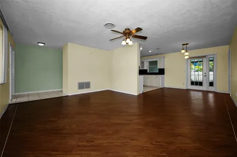 9083 Briarwood Drive Seminole FL 33772