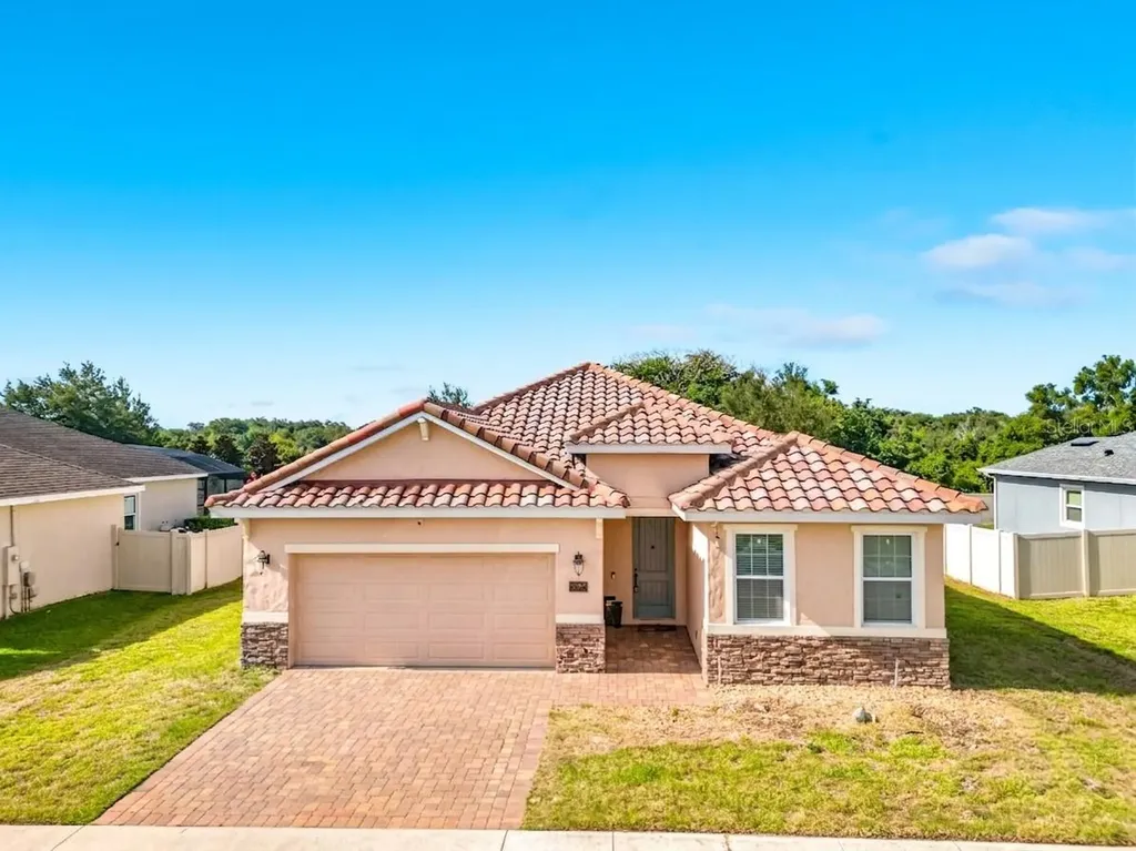 480 Bellissimo Place Howey In The Hills FL 34737