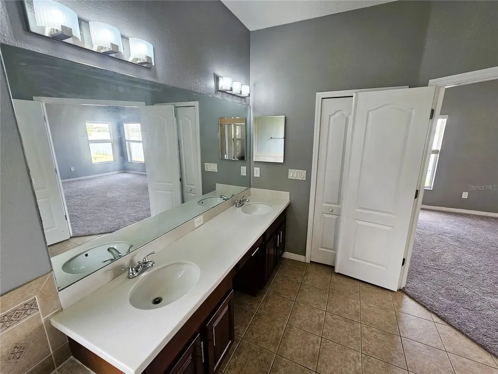 1824 Mira Lago Circle Ruskin FL 33570