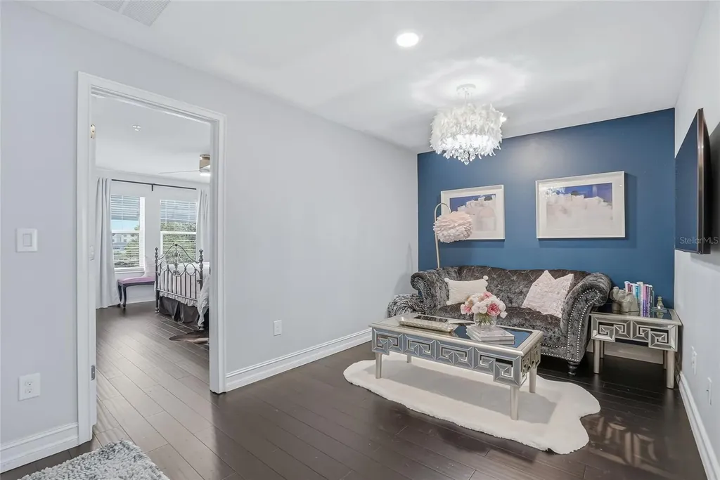 4931 W Paul Avenue Tampa FL 33611