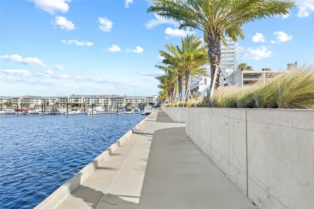 4931 W Paul Avenue Tampa FL 33611