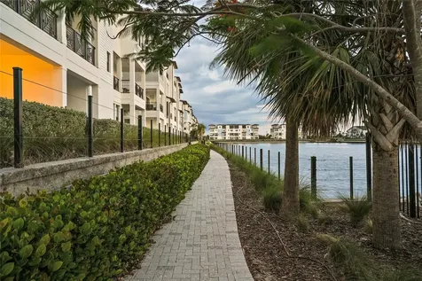4931 W Paul Avenue Tampa FL 33611