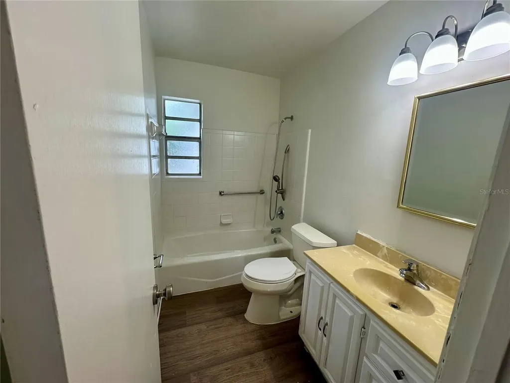 2146 Aaron Avenue Orlando FL 32811