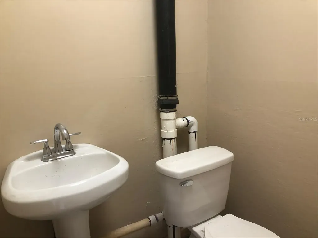 712 N Ridgewood Drive Sebring FL 33870