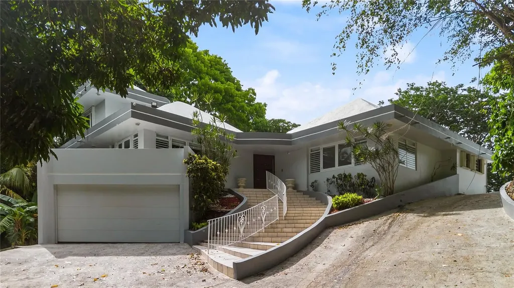 19 Calle "e" Guaynabo PR 00971