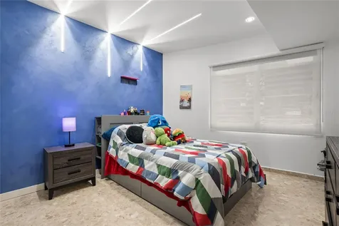 19 Calle "e" Guaynabo PR 00971