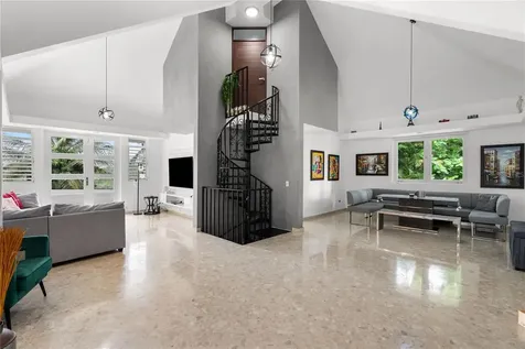 19 Calle "e" Guaynabo PR 00971