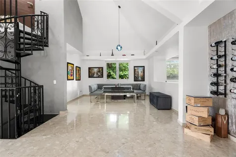 19 Calle "e" Guaynabo PR 00971