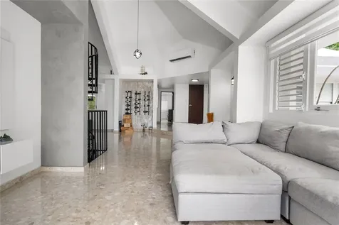19 Calle "e" Guaynabo PR 00971