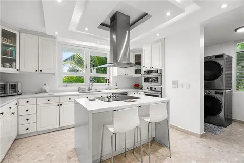 19 Calle "e" Guaynabo PR 00971