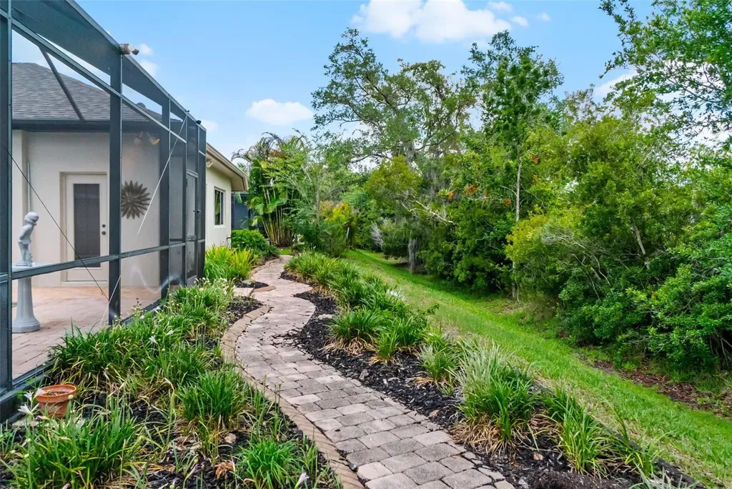 6263 Aventura Drive Sarasota FL 34241