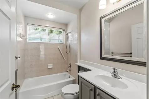 6263 Aventura Drive Sarasota FL 34241