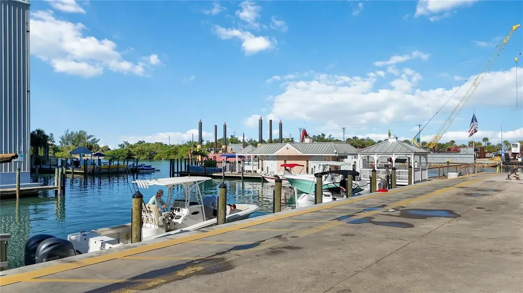 100 Circuit Road Nokomis FL 34275