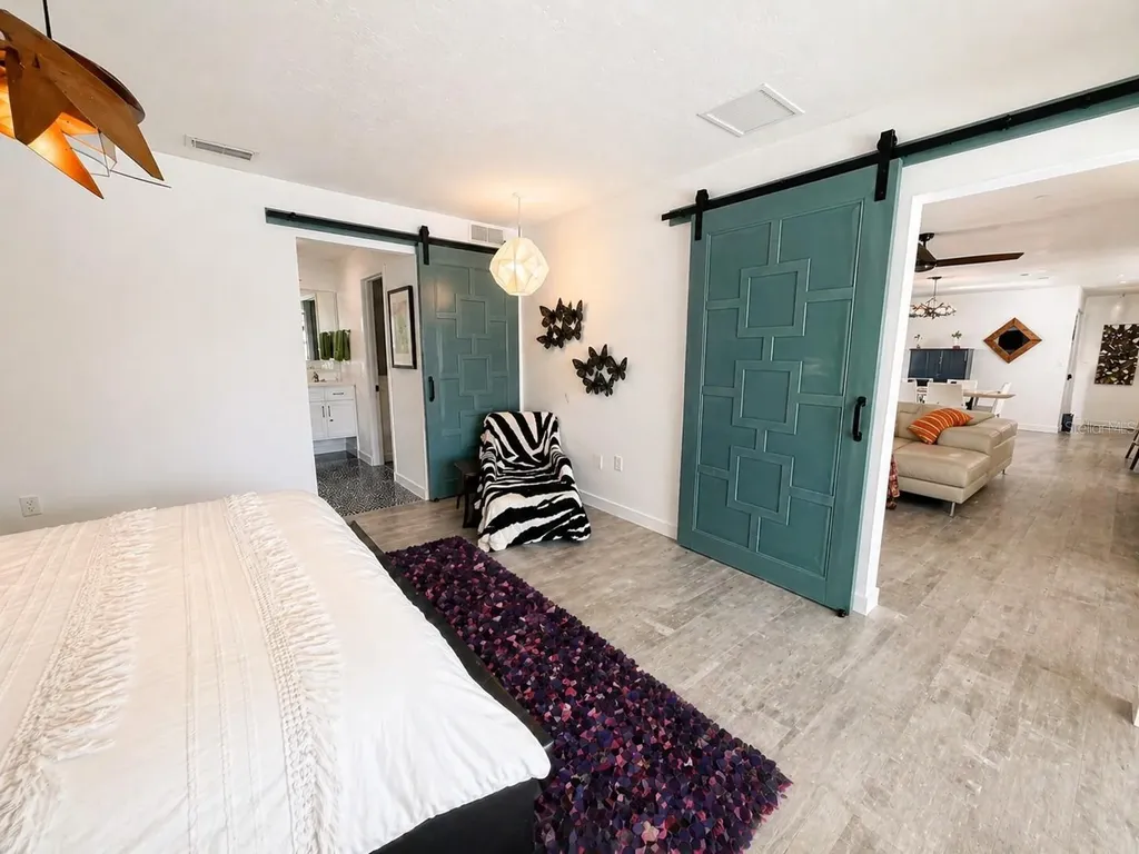 2806 Satsuma Drive Sarasota FL 34239