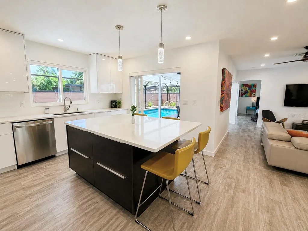 2806 Satsuma Drive Sarasota FL 34239