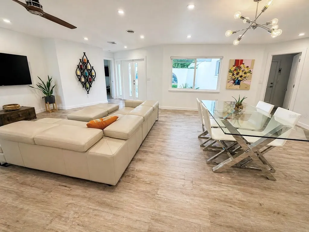 2806 Satsuma Drive Sarasota FL 34239