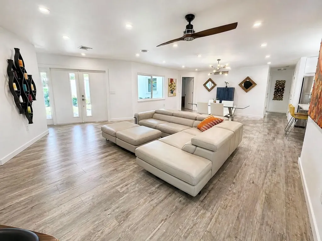 2806 Satsuma Drive Sarasota FL 34239