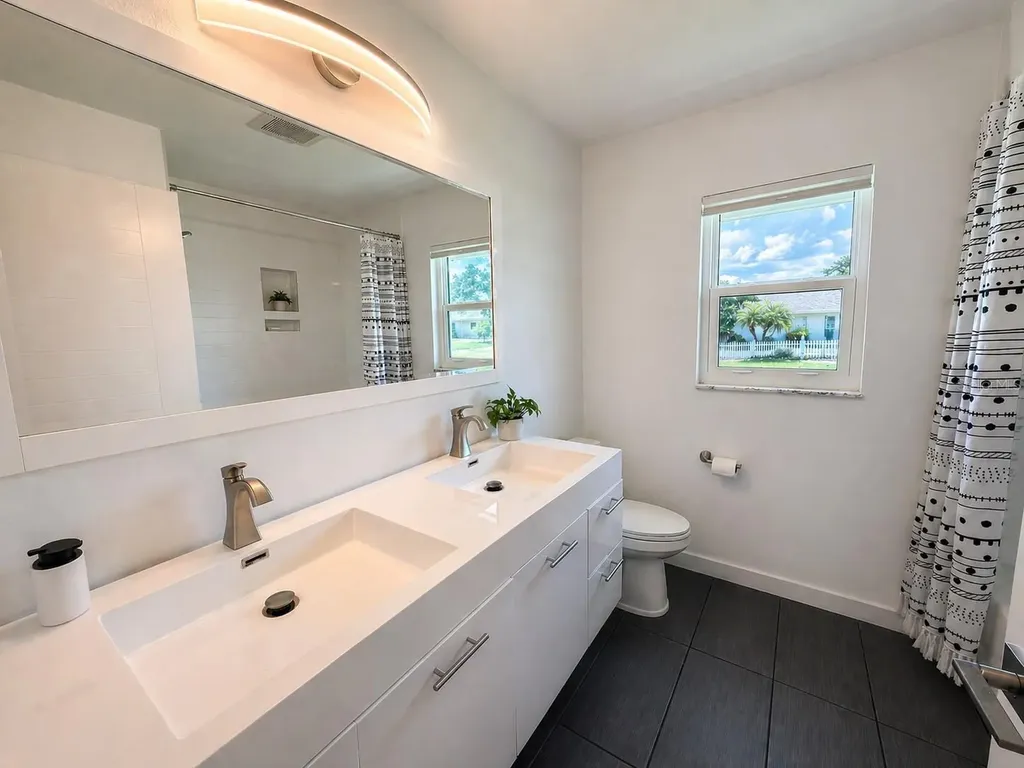 2806 Satsuma Drive Sarasota FL 34239