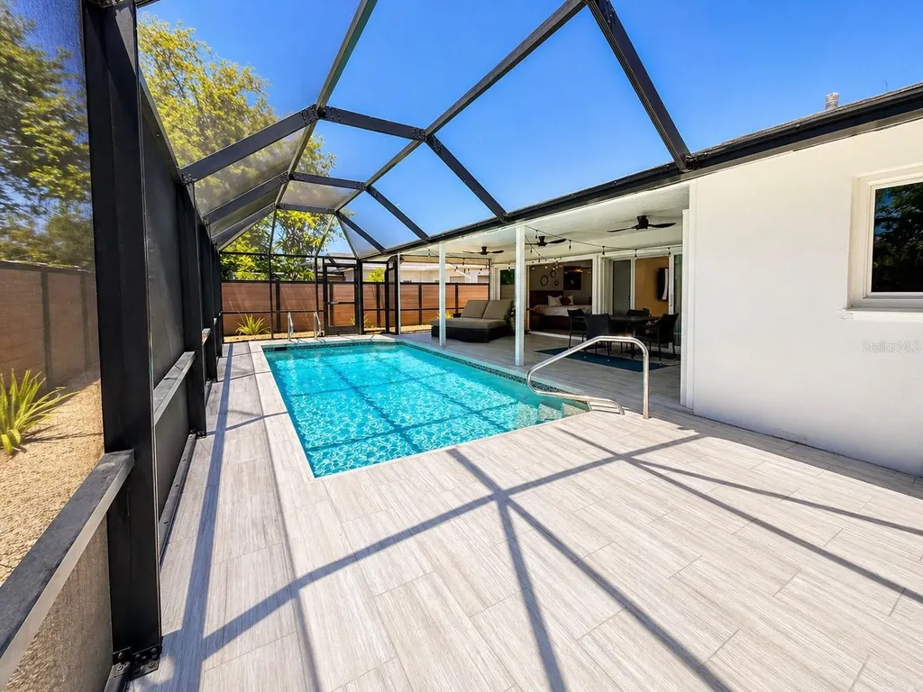 2806 Satsuma Drive Sarasota FL 34239