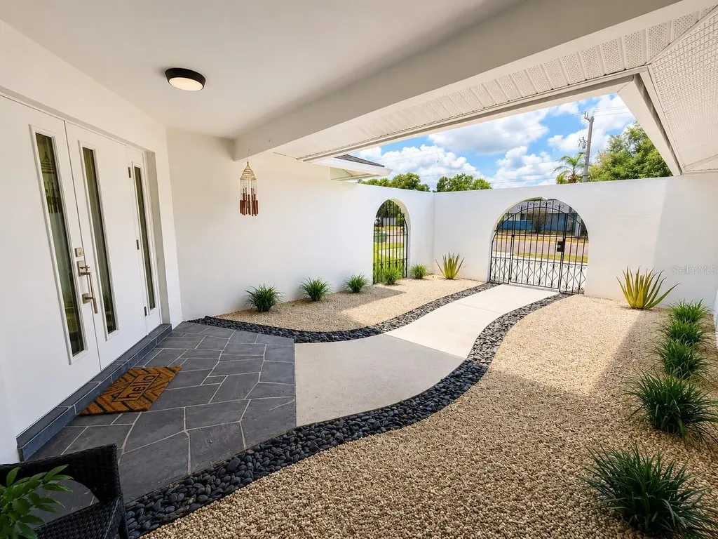 2806 Satsuma Drive Sarasota FL 34239