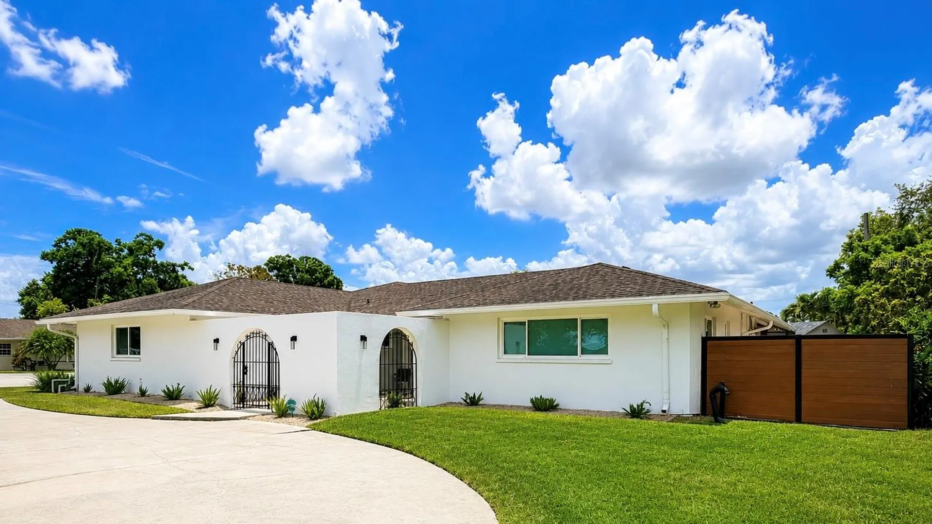 2806 Satsuma Drive Sarasota FL 34239