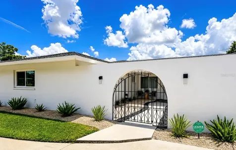2806 Satsuma Drive Sarasota FL 34239