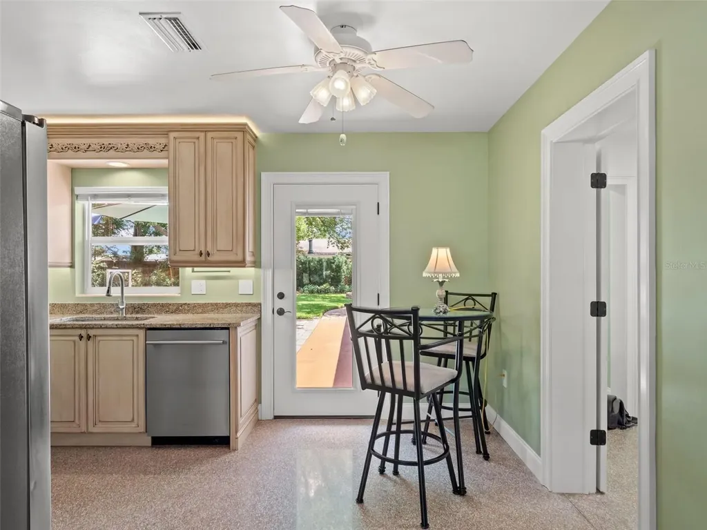 27 Columbine Trail Debary FL 32713