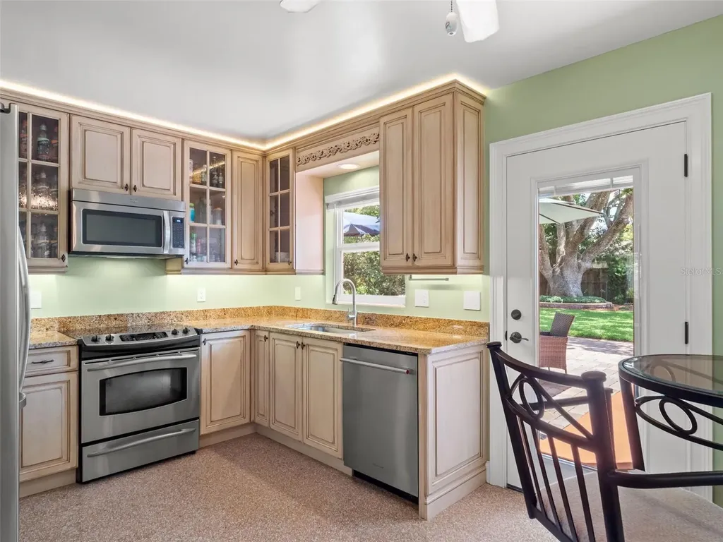 27 Columbine Trail Debary FL 32713
