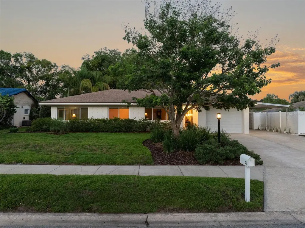 27 Columbine Trail Debary FL 32713
