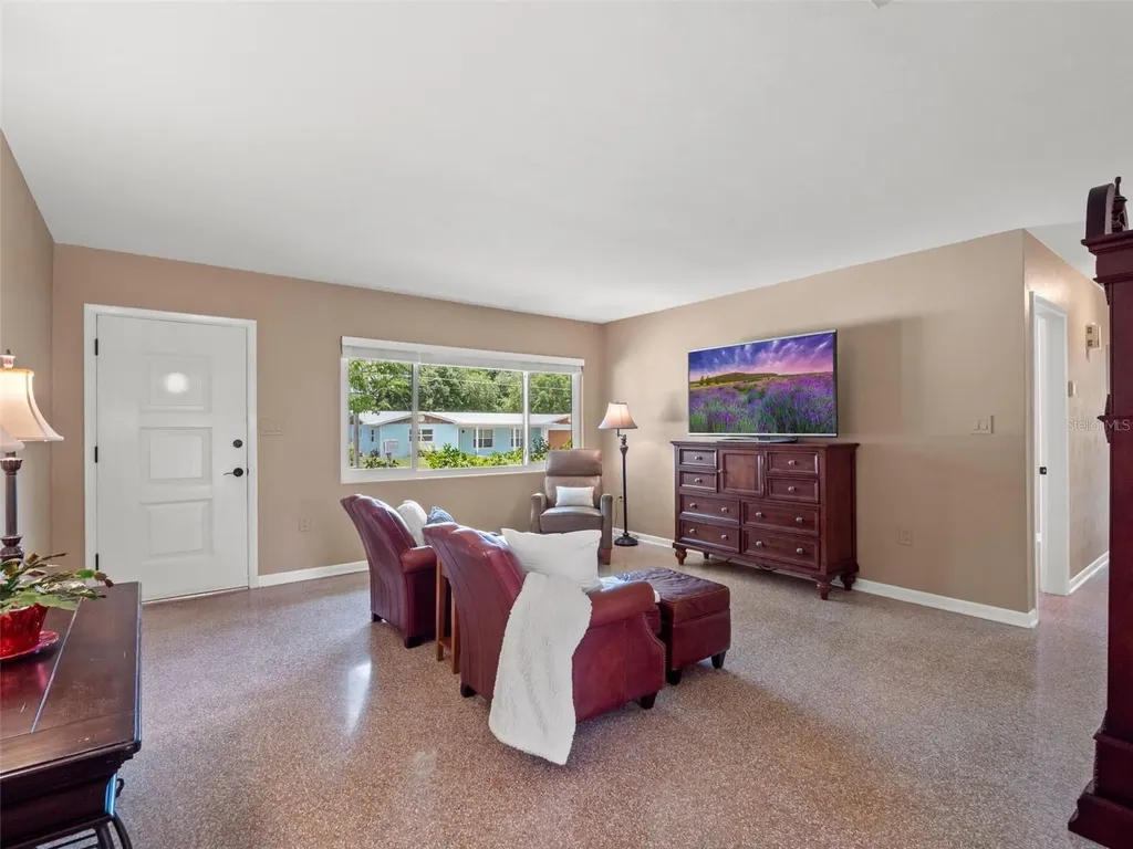 27 Columbine Trail Debary FL 32713