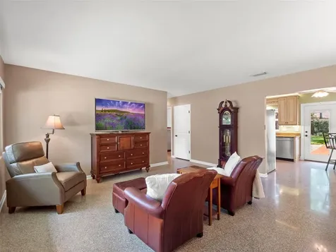 27 Columbine Trail Debary FL 32713