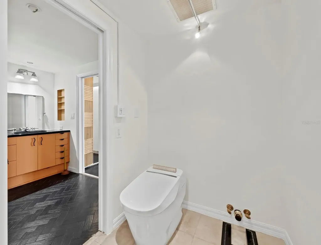 1211 Gulf Of Mexico Drive Longboat Key FL 34228