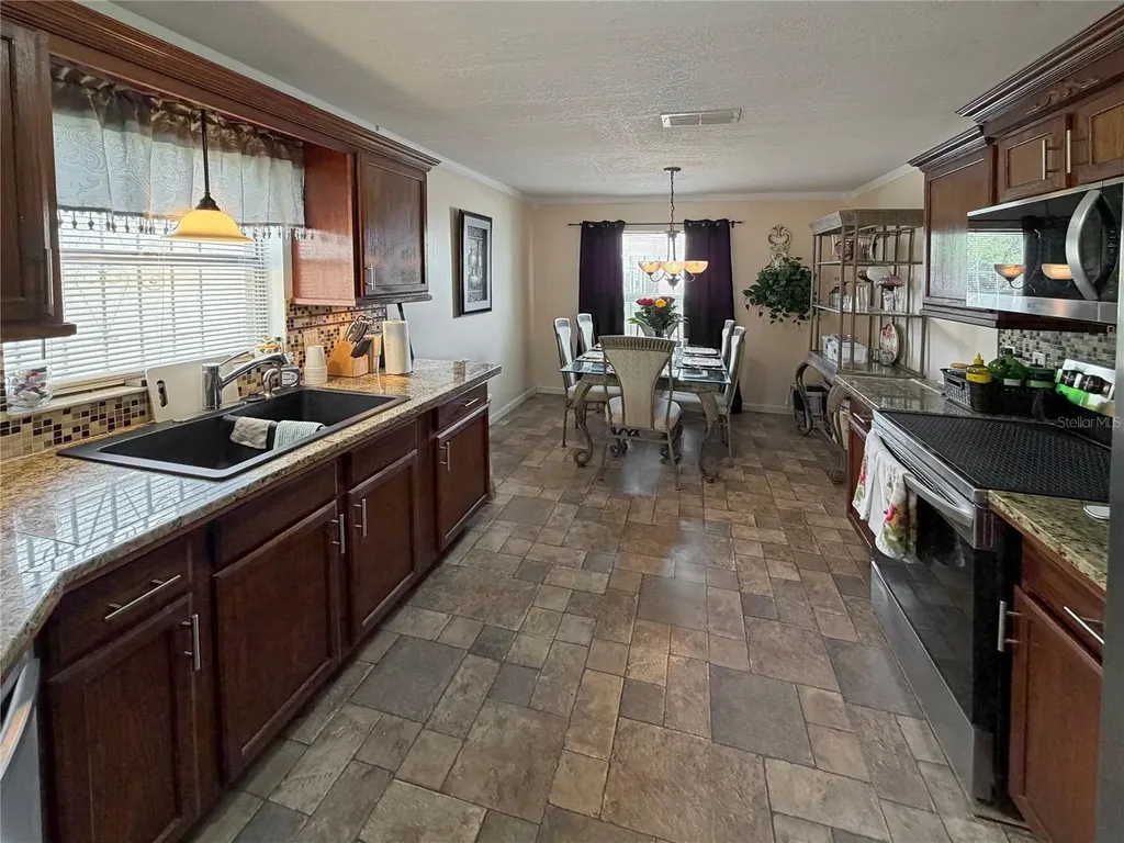 1018 Clovercrest Road Orlando FL 32811