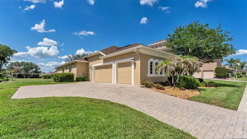 664 Whisper Woods Drive Lakeland FL 33813