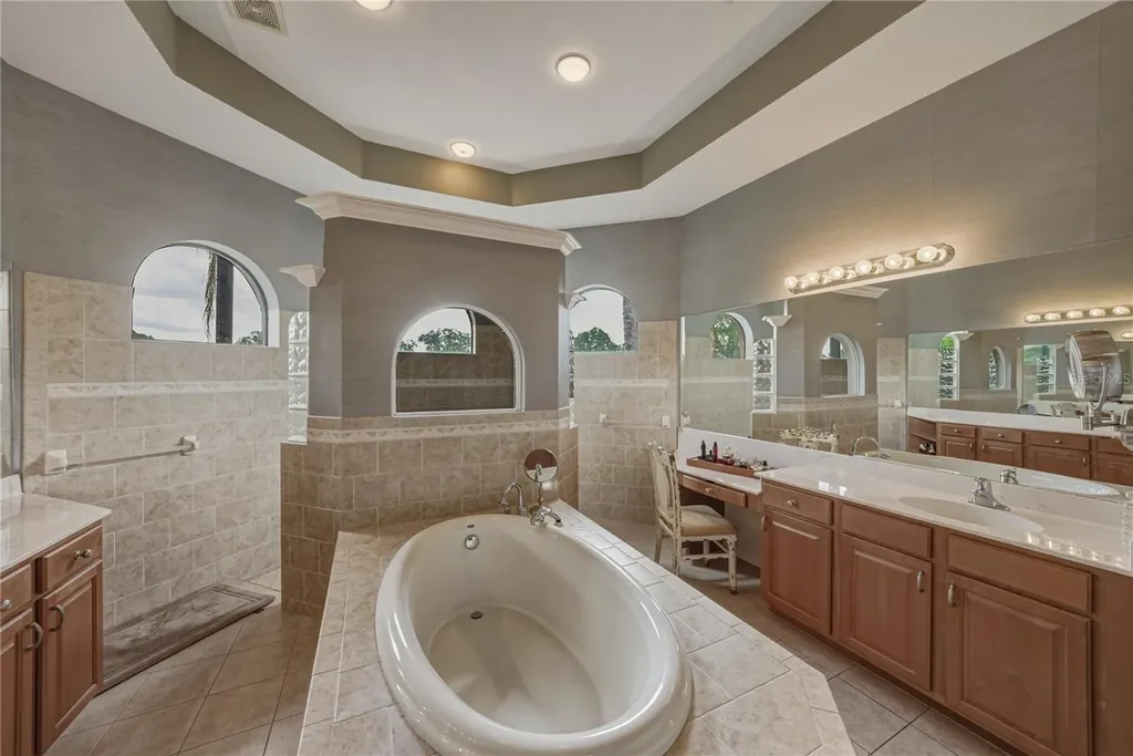 13236 Legends Trail Dade City FL 33525