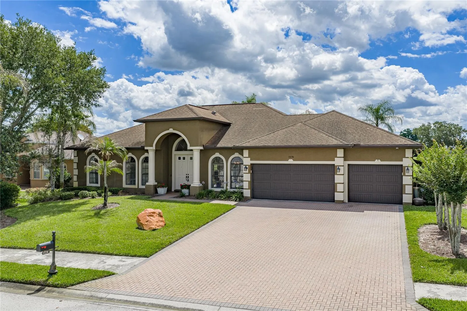 13236 Legends Trail Dade City FL 33525