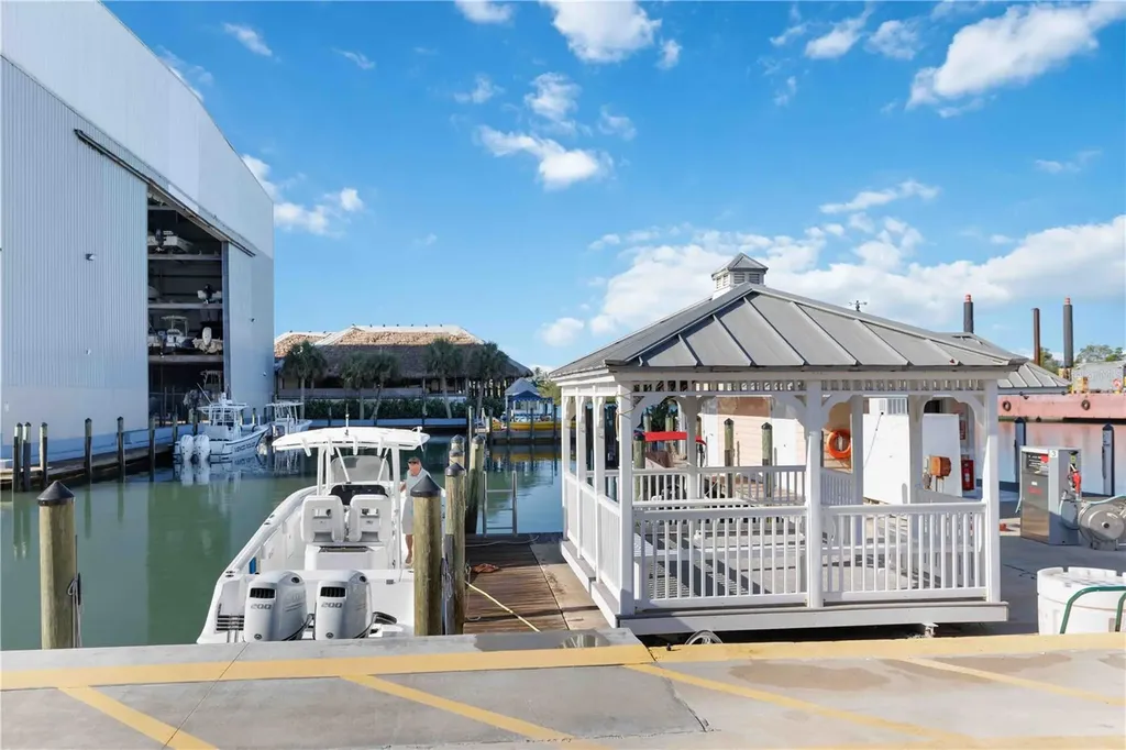 100 Circuit Road Nokomis FL 34275